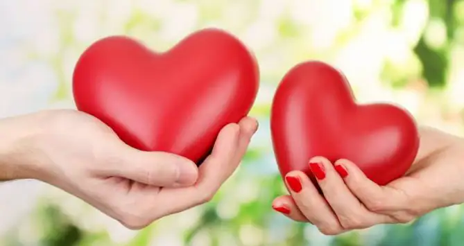 أعراض أمراض القلب.. 4 علامات غامضة تظهر في الأذن وتنذرك أعرفها ق