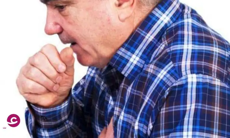 “عجوز تخلص من السعال المزمن والآن يتنفس بحرية”… عشبة معروفة تنظف